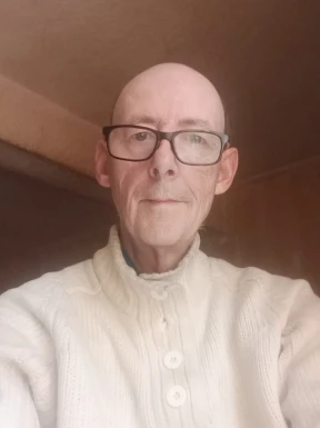 English men looking for love